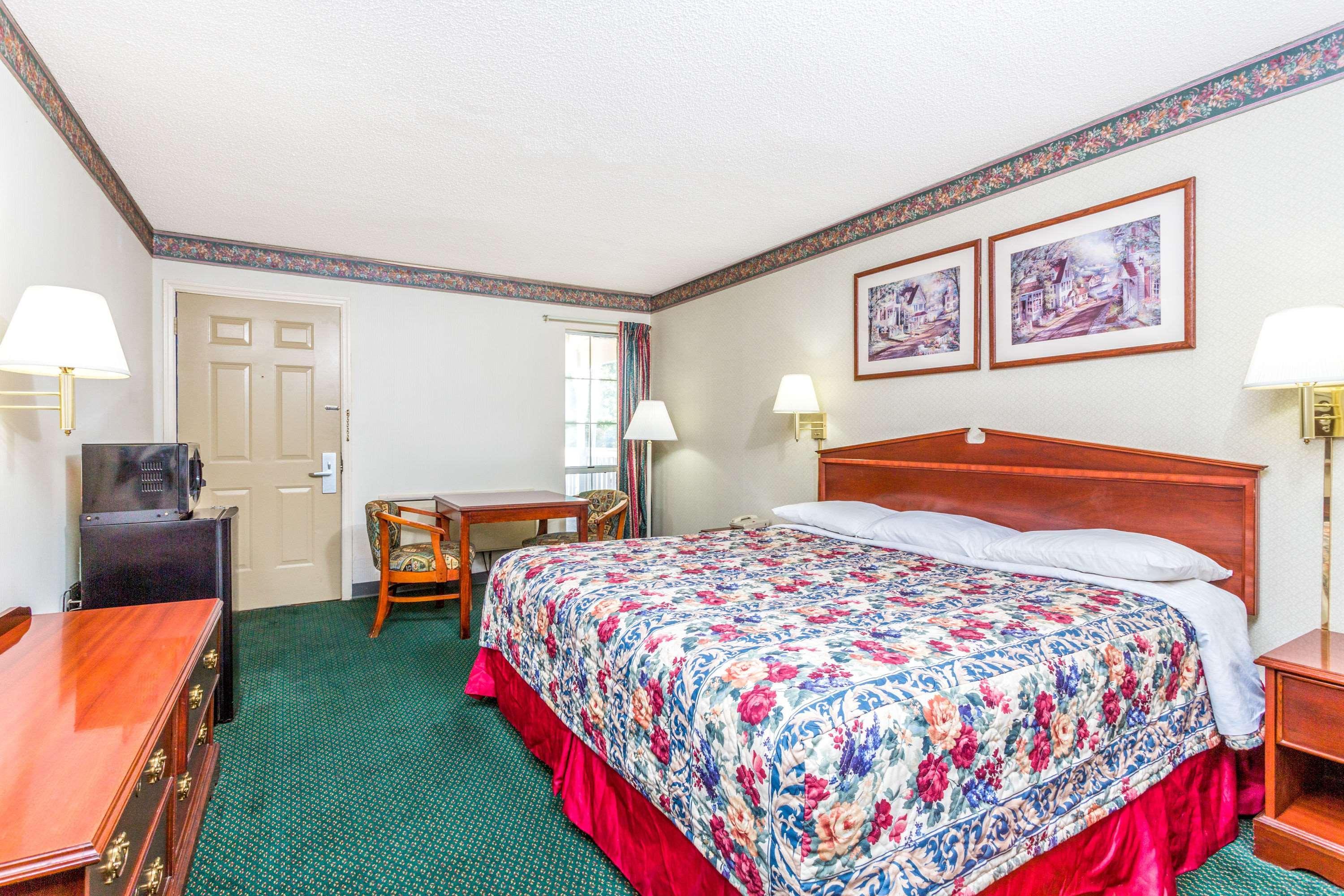 Days Inn By Wyndham Cornelia Exterior photo